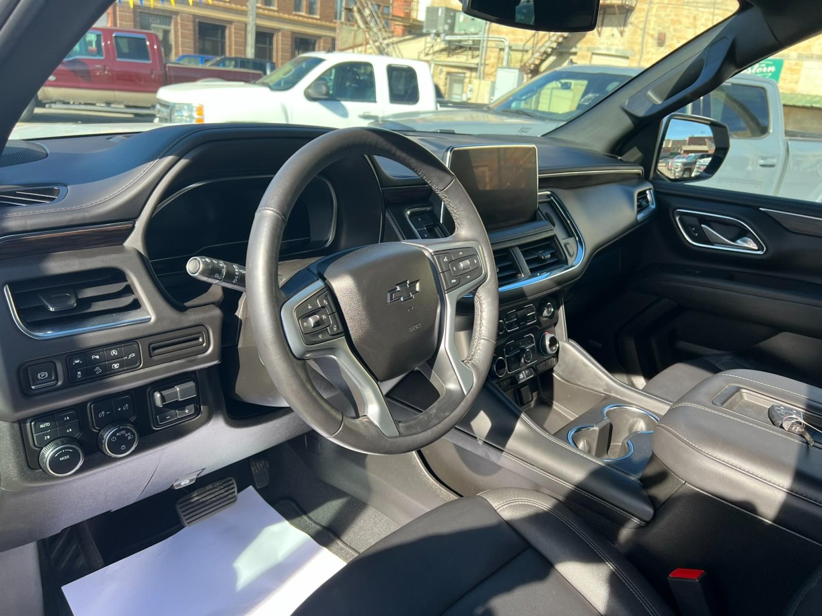 2022 WHITE /Black Chevrolet Tahoe Z71 w/ Luxury Package (1GNSKPKD6NR) with an 5.3L V8 engine, Automatic transmission, located at 116 5th Avenue South, Lewistown, MT, 59457, 47.063877, -109.427879 - Experience the power and luxury of the 2022 Chevrolet Tahoe Z71. This stunning SUV combines rugged durability with unmatched comfort, making it the perfect vehicle for any adventure. Whether you're navigating city streets or exploring off-road trails, the Tahoe Z71 delivers a smooth, responsive ride - Photo #19